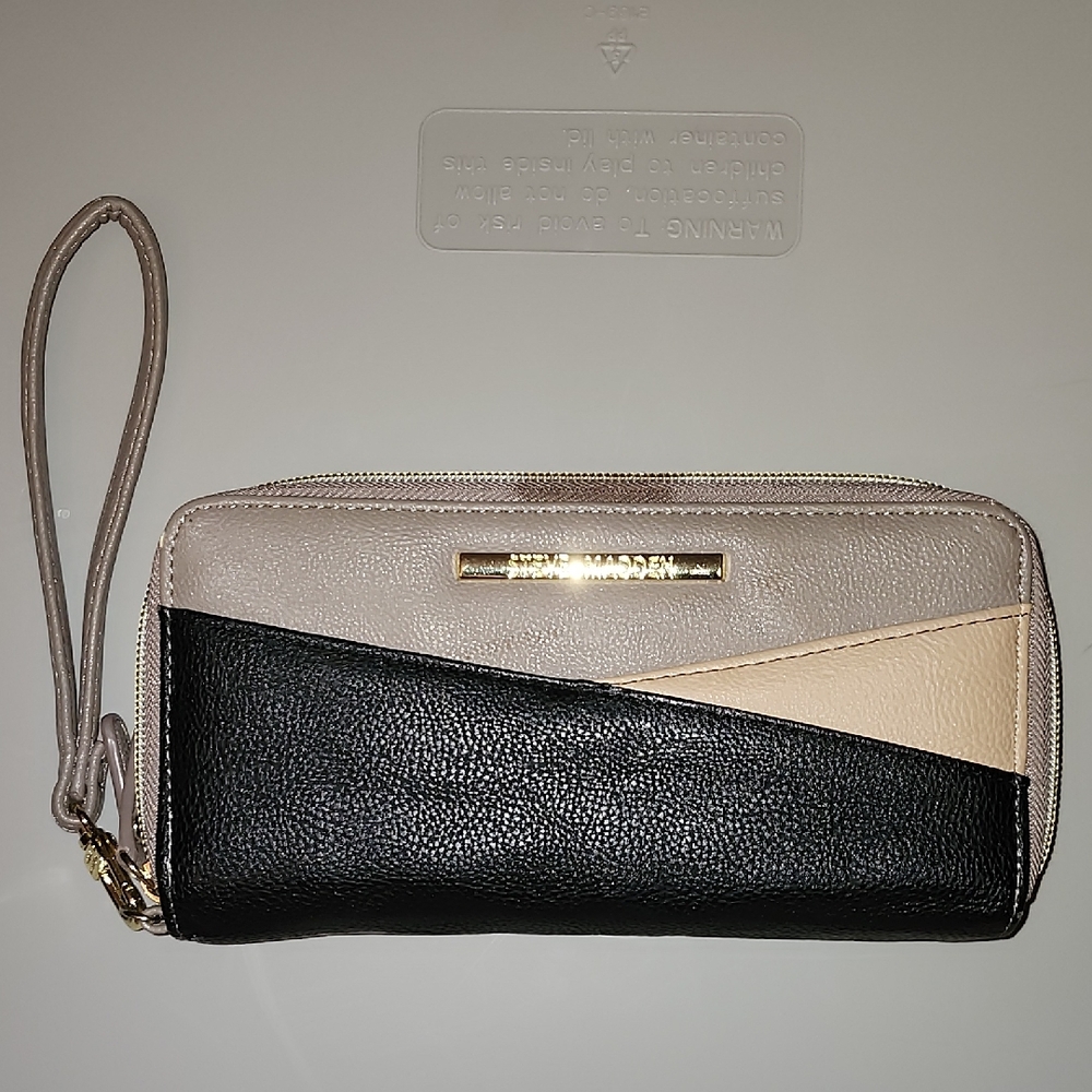 Steve Madden Black and Beige Wristlet Wallet